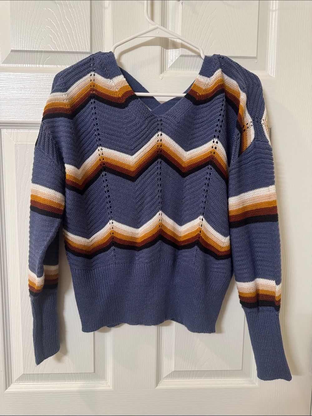 V-Neck Chevron Stripe Knit Sweater - Blue